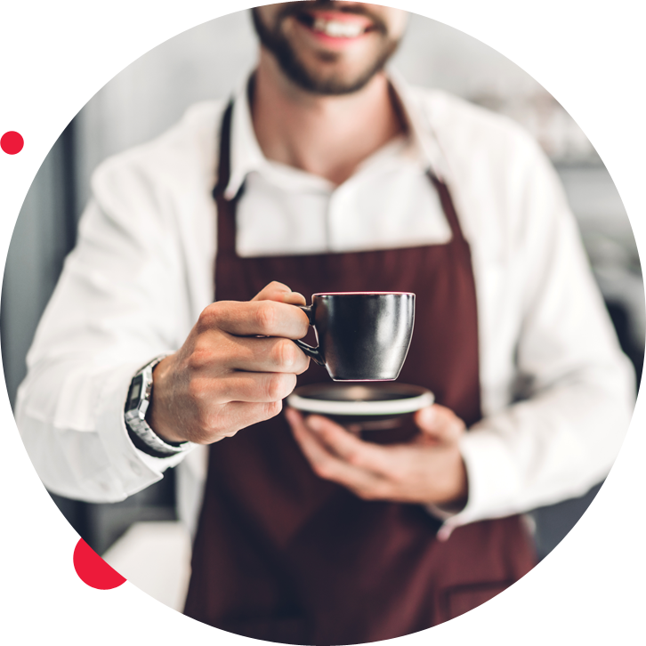 barista podaje kawę espresso