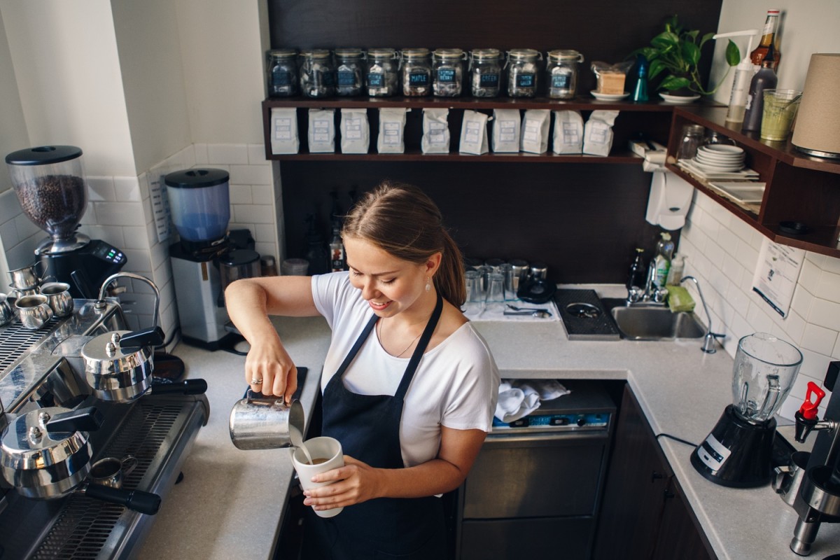 kawa kawiarnia baristka 1730279141